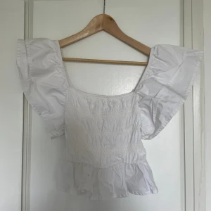 Topp - Fin vit topp från Zara✨Använd en gång