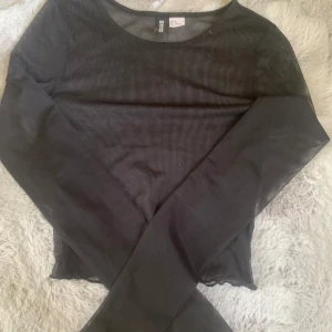 Genomskinlig topp - Säljer pga ingen användning. Använd 1-2 gånger. Orginalpris:150