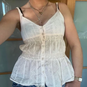 Broderat linne - Intressekoll på detta drömmiga linne🥰🥰