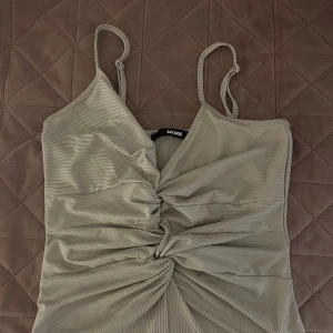 Linne  - Fint Linne från bikbok, aldrig använt endast prislapp borttagen 