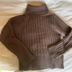 stickad tröja  - jättemysig!! skriv vid frågor 🩷