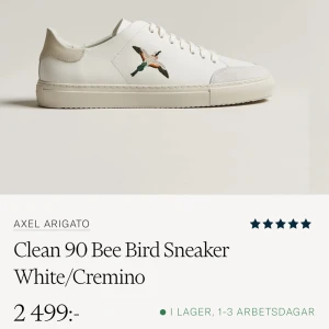 Vita axelarigatoskor - AxelArigatoskor köpta för 2500kr, säljer nu bara för 500! De är använda men fortfarande i bra skick!