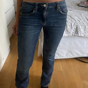 Snygga jeans från younggina i storlek 152, jättebra skick🥰🥰