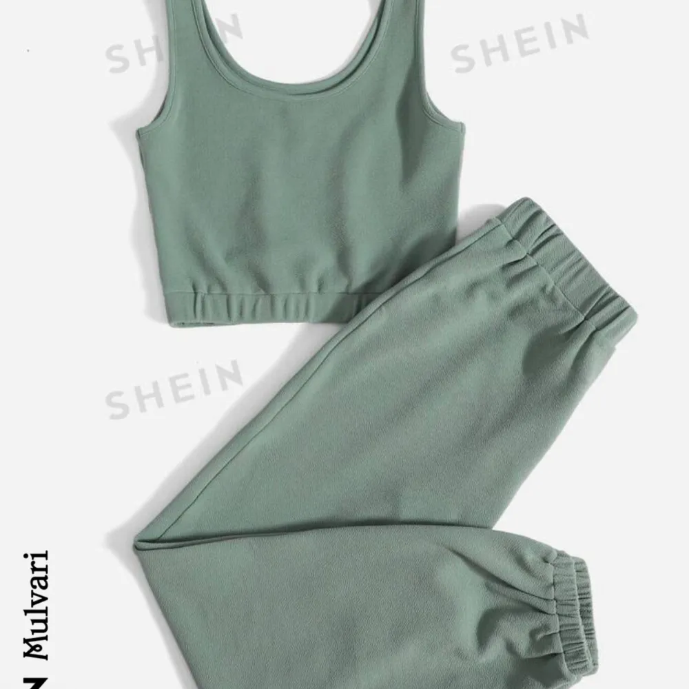 Ett mjukt set från SHEIN. Använt enstaka gånger. Skönt material!  Storlek S på båda, ljusgrön färg 💚 . Sport & träning.