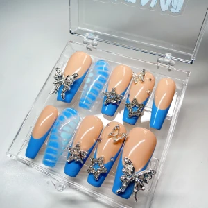 PRESS ON NAILS BLUE - Press On Nails - Sizing L  WHAT COMES WITH THE NAIL SET:  • ONE NAIL FILE  • ONE NAIL BUFFER  • ONE CUTICLE STICK  • 2 ALCOHOL WIPES  • ONE NAIL GLUE    If you are interested in customised press on nails you can DM me on IG: the.nailz.junkie