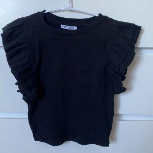 Svart blus  - Inte använd knappt