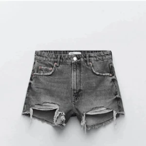 Zara jeans - Säljer dessa zara jeans💓 använda fåtal gånger, men bra skick!!