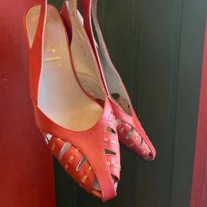 Somriga klackar  - Superfina orangea klackar perfekta för sommaren. Storlek 38