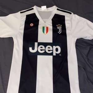 Juventus matchtröja 2019/Ronaldo - En juventus matchtröja 2019/ Ronaldo storlek 176 