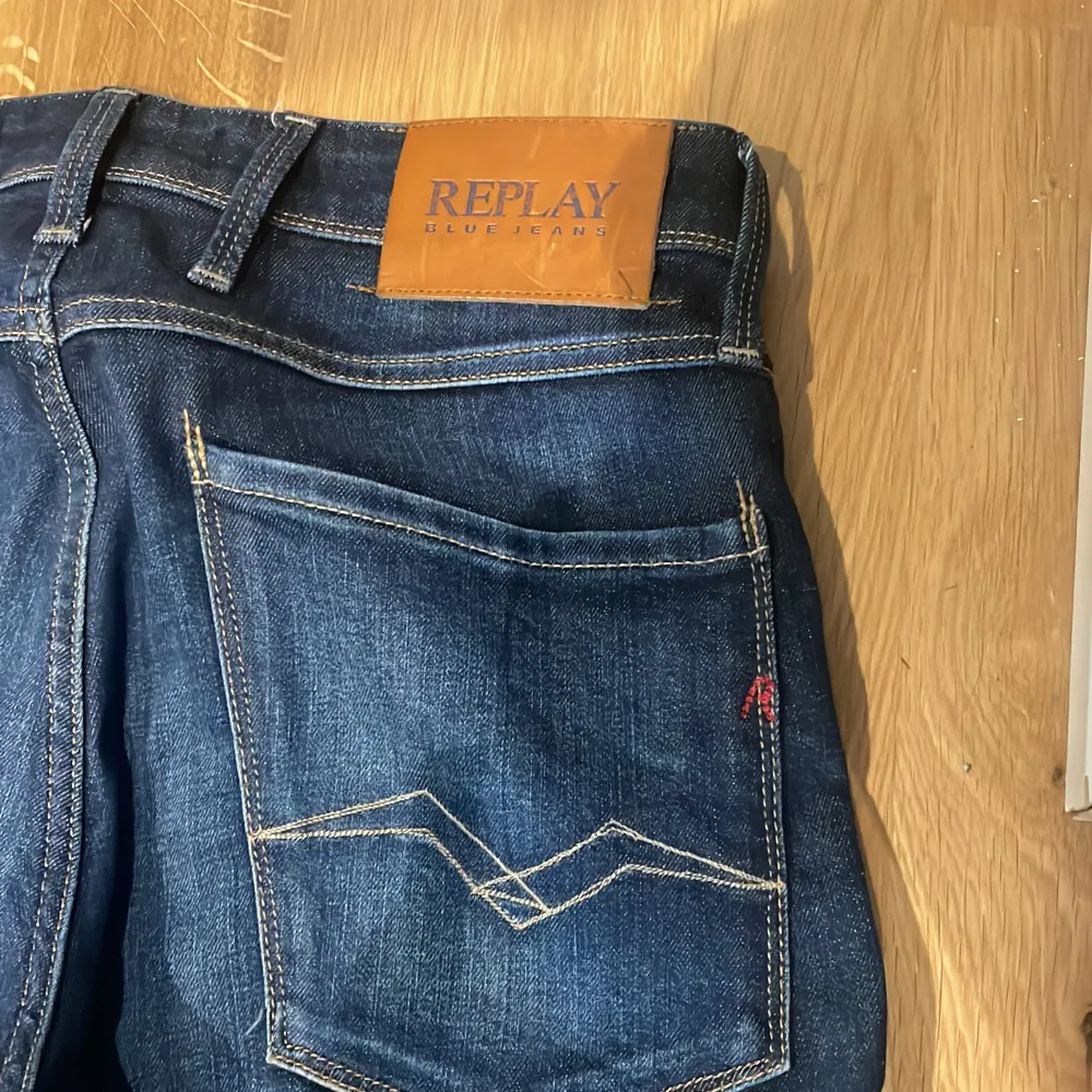 Tja! Jag säljer min jeans pga att de börjar bli för små. De kostar 1500kr och jag säljer dom för endast 400 hör av er om mer bilder eller frågor. Jeans & Byxor.