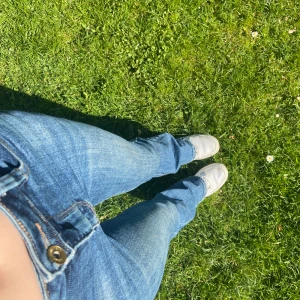 Bootcut jeans  - Mid waist, bra skick, några små defekter som man inte tänker på, skicka privat för fler bilder 