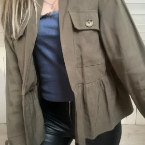 Zara jacka - Militär jacka från zara! Nyskick!