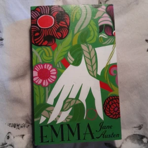 "Emma" - En tjock pocketbok, "Emma" av Jane Austen.