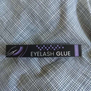 Ögonfrans lim  - Säljer ett helt nytt och oöppnat frans lim. Säljer den för 25kr + frakt! 