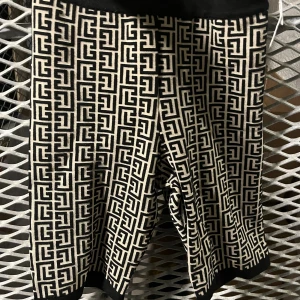 Balmain cykelbyxor - Fint skick. DM för fler bilder