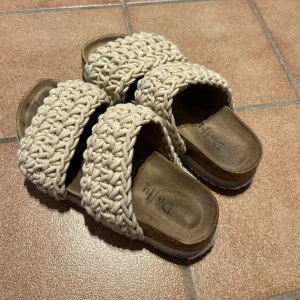 Duffy tofflor - Superfina tofflor från Duffy, använda men ok skick! Nypris 549kr OBS: För snabbare frakt, välj gärna instabox!!!