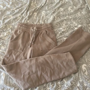 Lager 157 mjukis byxor!! - Säljes då dem inte kommer till användning. Strl S men passar även  XS. Perfekt till mig som är 156-170cm lång