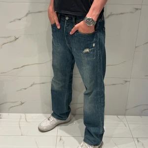 Levis 501 (old school) - Feta 501 i fint skick 7-8/10. Hör av dig vid funderingar och pris kan diskuteras mvh Haggiz🦩