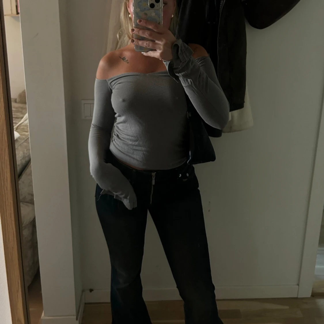 Grå off shoulder topp
