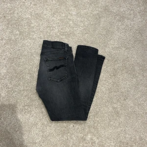 Nudie  - Feta nudie jeans tight terry  i toppskick storlek 32/32 skick 10/10 skriv vid minsta fundering pris går att diskuteras vid snabb affär 👖💯