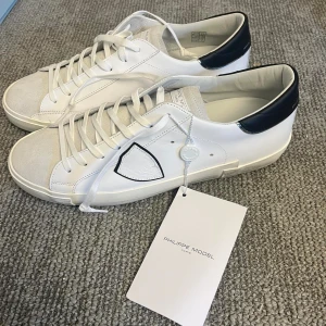 Philippe model - Helt nya Philippe model me allt og, storlek 42 Pris 2699 hör av för frågor 