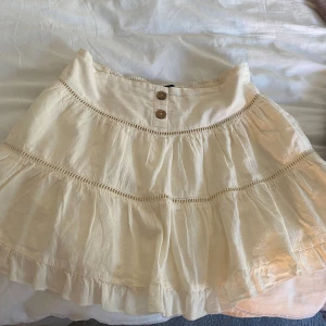 Kjol  - Jättefin kjol från zara i storlek M. Köpt förra sommaren men är aldrig använd. 