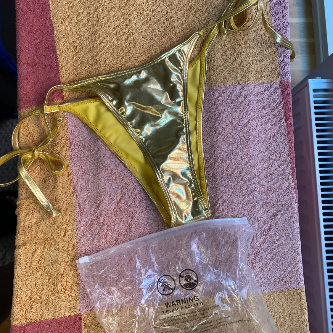 Bikiniunderdel guld  - 90