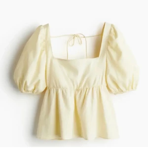 Gul topp - Finaste gula toppen, kommer ej till användning💗   Är storlek xs och sitter bra på mig som vanligtvis har xs/s💗