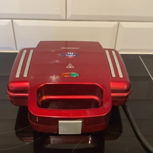  Amerikansk våffel maskin -  Våffel maskin för två stycken våfflor. Märket är SilverCrest