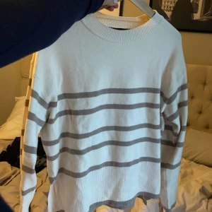 Tröja  - Virkad o mjuk tröja som är jätte fin😍slits på sidorna kolla bild 2
