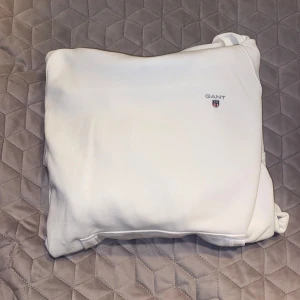 Gant hoddie  - Bra skick! Gant hoddie.  Pris kan diskuteras, frågor om fler bilder eller liknade är det bara att fråga❤️