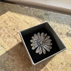 Brosch - Blomm brosch 