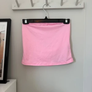 Rosa tub topp - Säljer denna fina rosa tub toppen som inte har kommit till användning. Nytt skick, hör av er om ni har frågor🩷