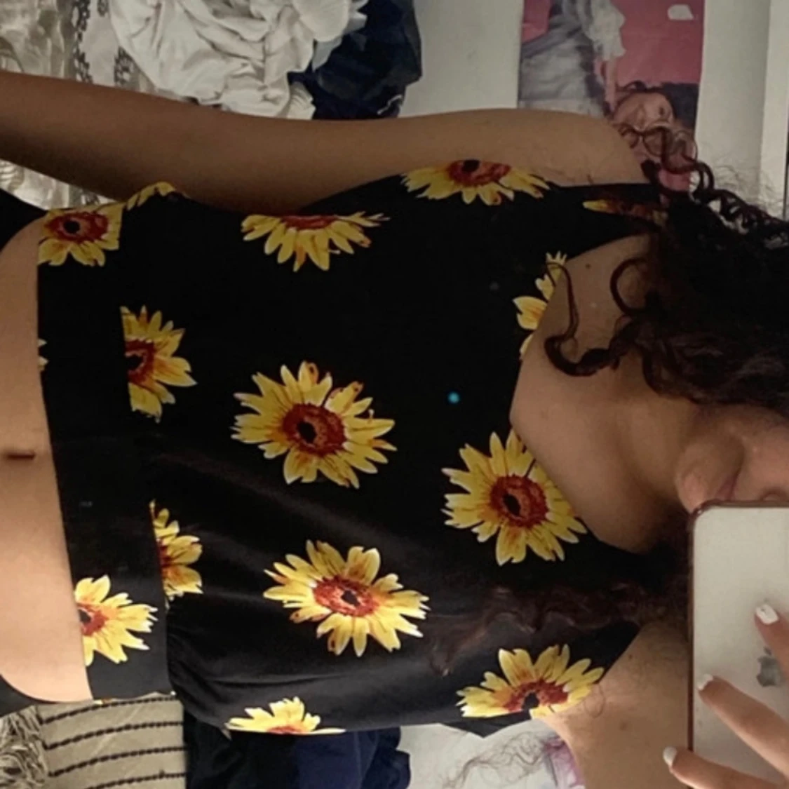 Tröja svart med solblommor