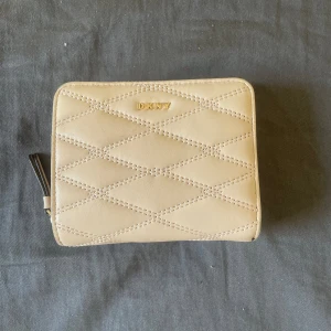 Plånbok - Som ny helt ny plånbok! Rymlig med många fack🩷