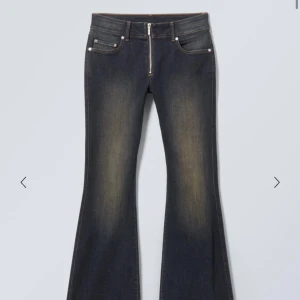 Weekday jeans  - Dessa jeans är helt nya (prislappen finns kvar) och dem är i storlek W23, är det någon som vill byta till dessa med samma jeans fast i någon storlek större? 
