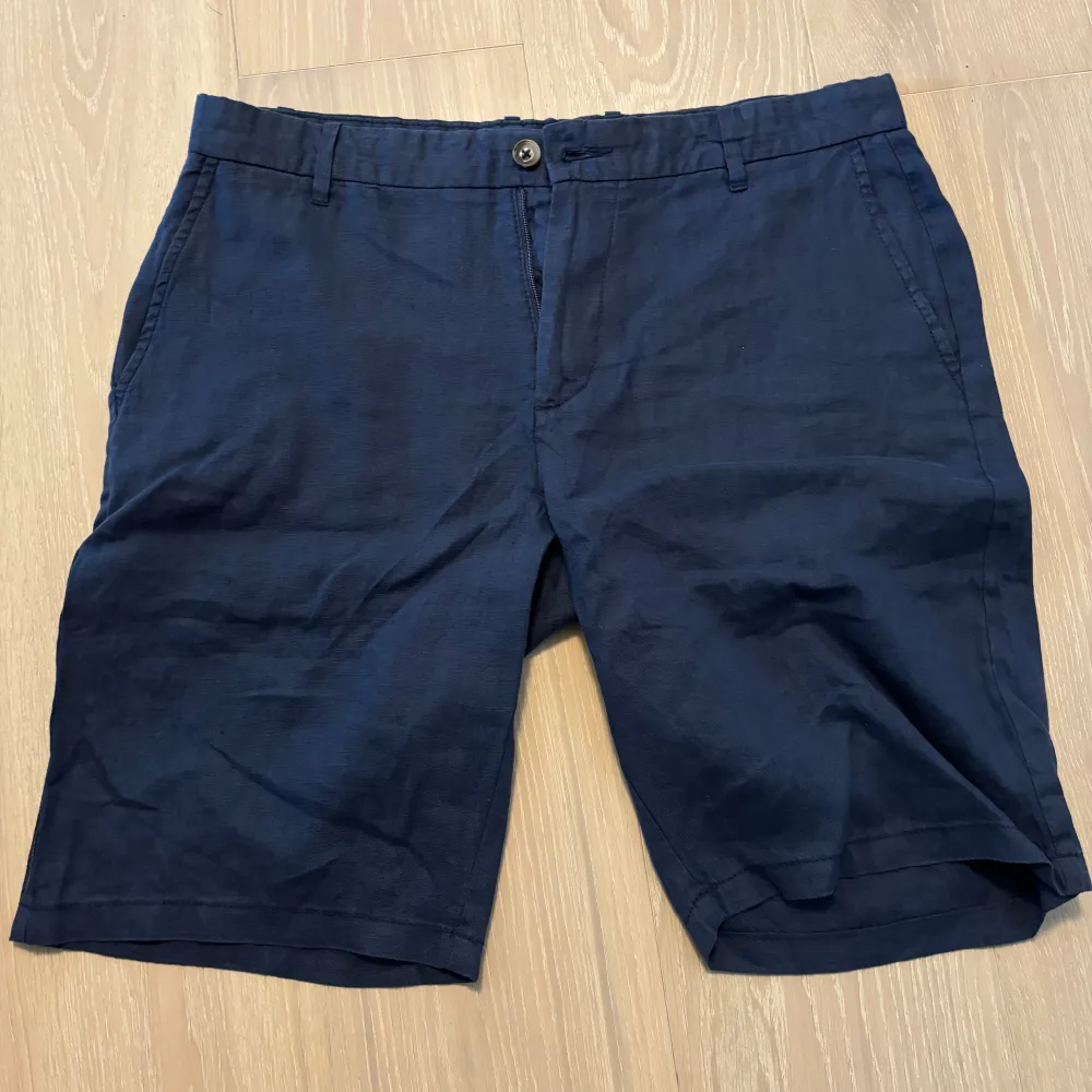 Linneshorts från dressman, storlek L, Helt oanvända, nypris 400kr. Shorts.