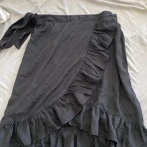 Svart ljol - Svart skön kjol med dragkedja