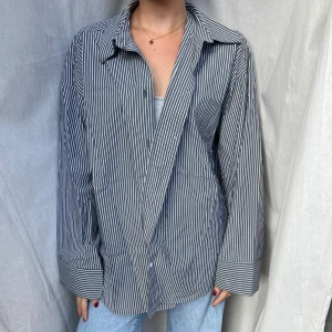 Oanvänd skjorta NAKD!  - Klicka ej på köp nu! 🌸🥂