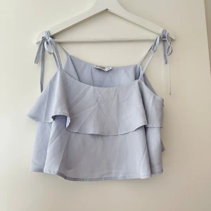 Volang linne  - Volang linne ifrån nakd med knytband 