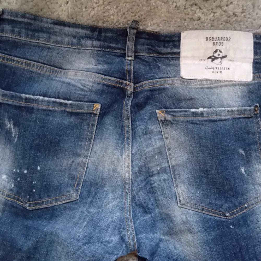 dsquared2 byxor knappt använda Perfekt pass form. Farkut & Housut.