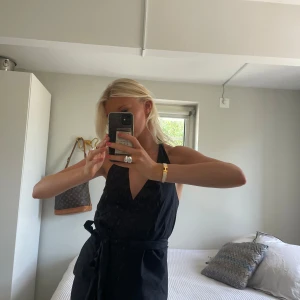 Zara topp - Svart topp med öppen rygg!!🖤🖤