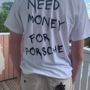 Fet tröja till skolstarten från viellas🍾 - Modellen är 180 och väger 66 kg. Nypris 599. Aldrig använd.  