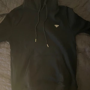 Prada hoodie - Prada Hoodie helt ny