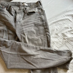 Grå jeans - Grå jeans från ginatricot