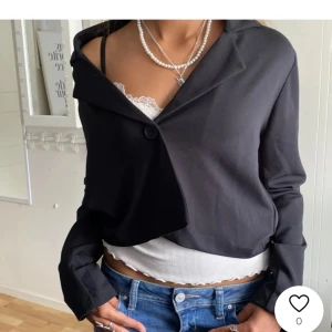 Kort bolero/kavaj - Så fin! Kontakt vid frågor! Lånad bild från mitt andra konto !💗💗