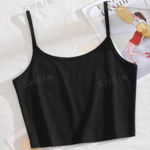 Svart linne från Shein - Ett enkelt och stilrent svart linne från Shein med smala axelband. Linnet är ärmlöst och har en tight passform.