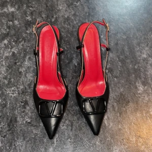 Valentino klackar - Valentino klackar i storlek 39 Max använt 3 gånger pris kan diskuteras vid snabb affär 