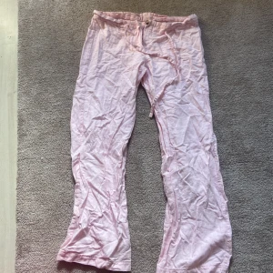 Linnebyxor - Super fina rosa linnebyxor med låg midja och knyt detalj