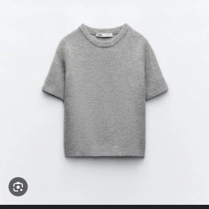 Stickad t shirt  - Fin tröja från zara använd typ 3 gånger, jättebra skick 